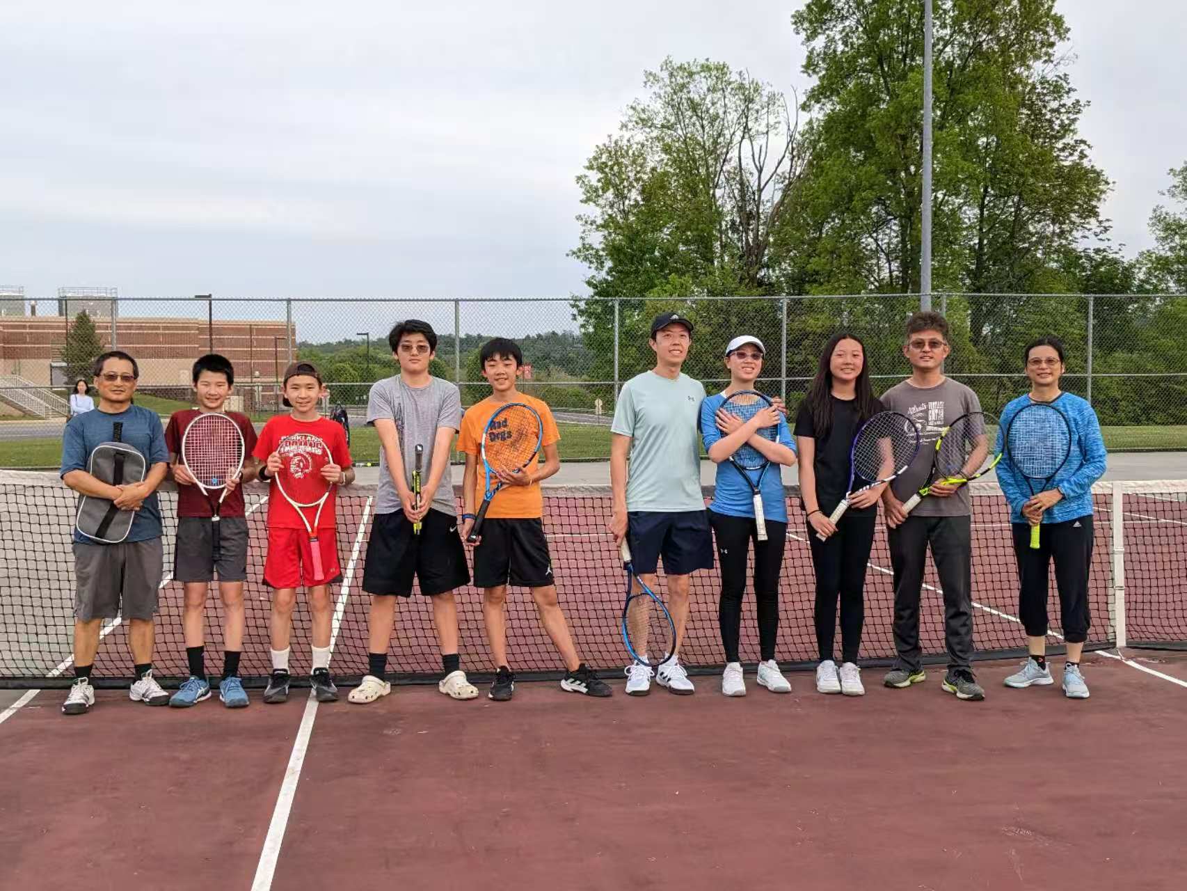 Spring 2023 tennis ladder participants together on the court